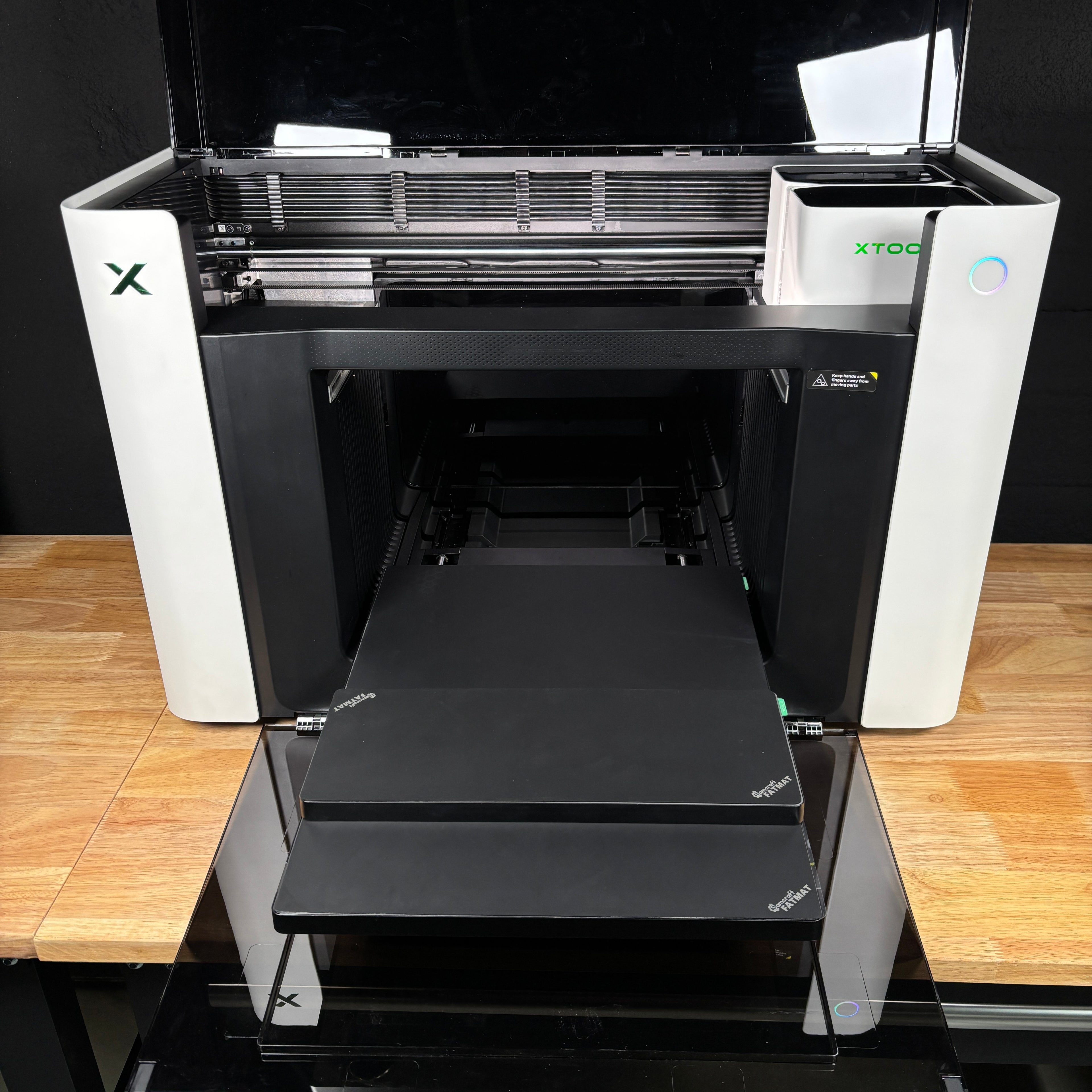 Samcraft FatMat mats fitted to the print bed of an xTool Omni O1 UV printer with the lid open