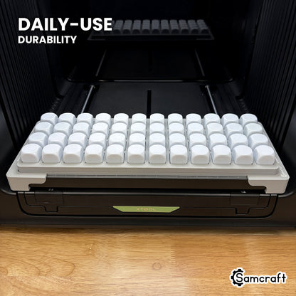 Samcraft 22mm dice jig in high-temperature rated plastic holding a full grid of large blank dice on the xTool Omni bed, built for daily-use durability.