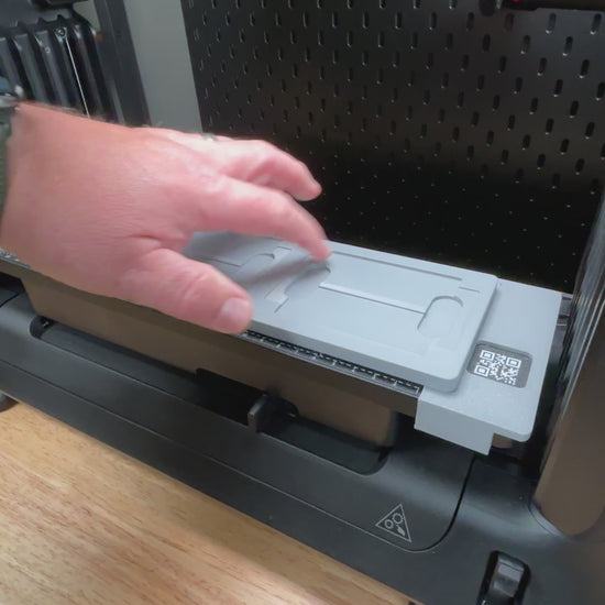 Video demonstration of the metal luggage tag jig with the eufymake e1 uv printer in use